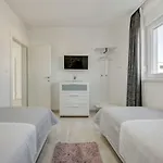 New In Town Center Apartman *