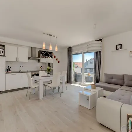 Appartement New In Town Center