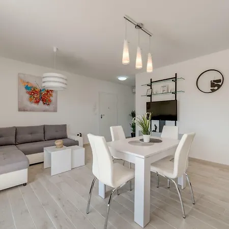 New In Town Center Appartement