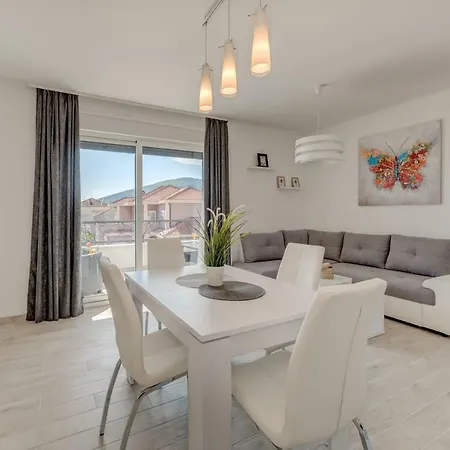 New In Town Center Appartement Trogir