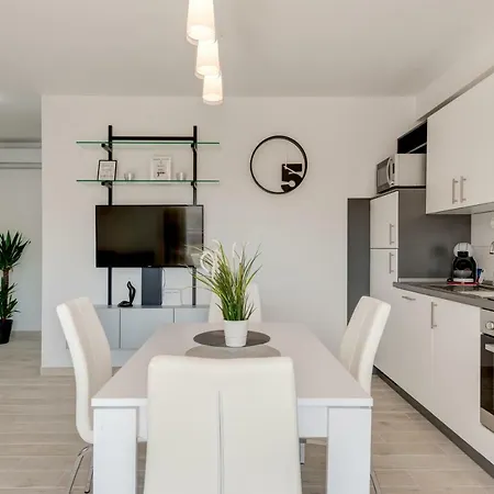 Appartement New In Town Center