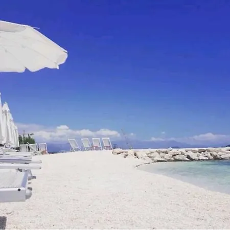 New In Town Center Apartment *