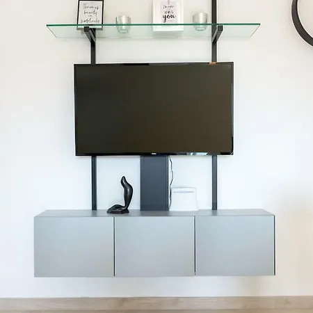 New In Town Center Apartment *